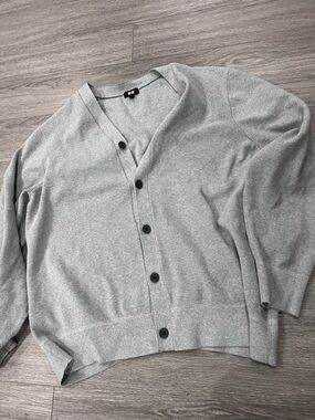 Uniqlo Gray Men’s V-Neck Button Cardigan Sweater L